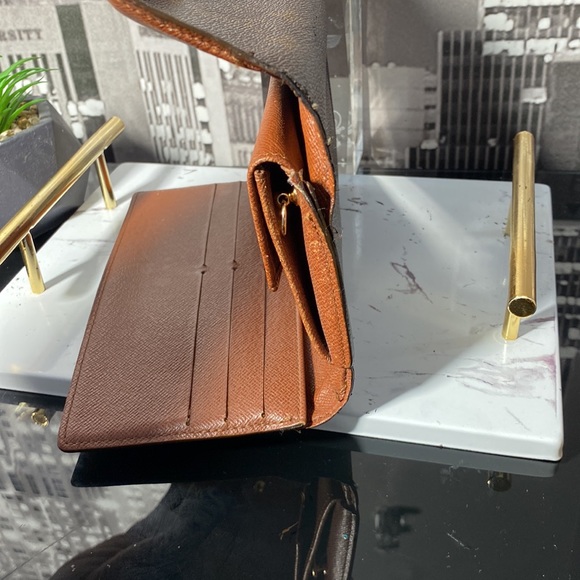Authentic Louis Vuitton Monogram International Wallet - Picture 15 of 15